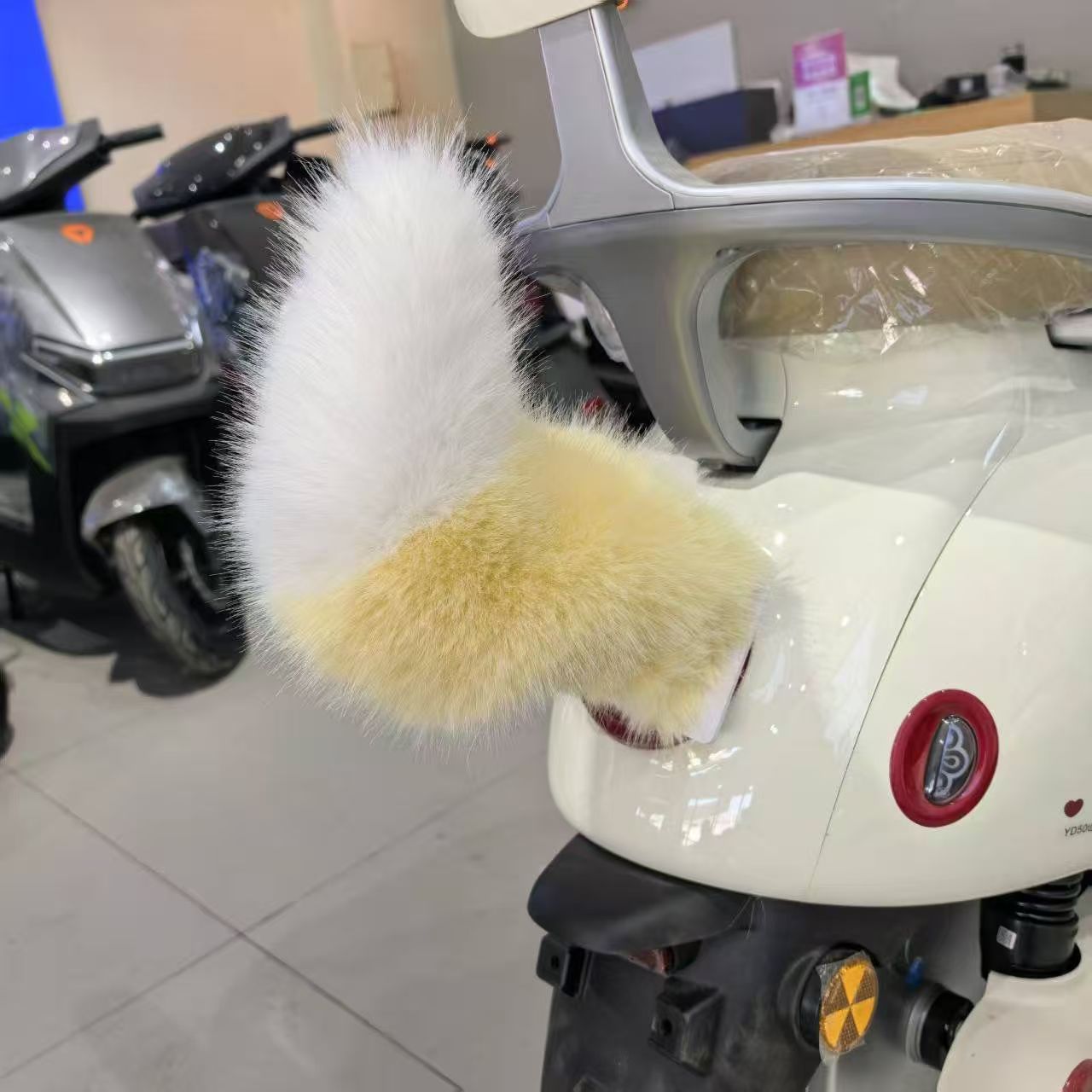 Remote Control Electric Car Tail Wagging Cute Plush Fuzzy Moving Ornament